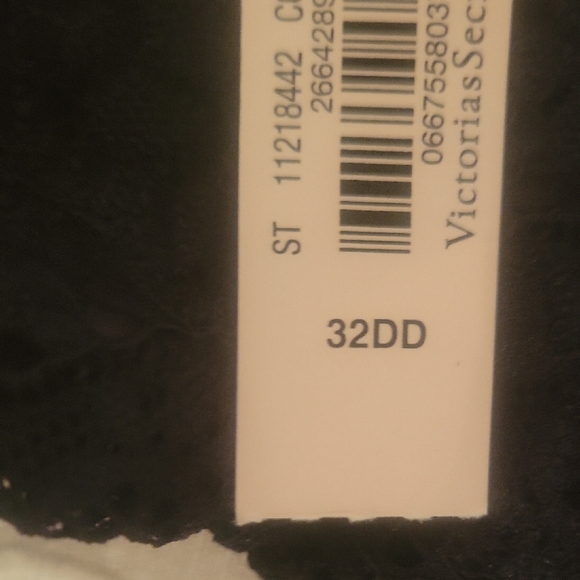 Victoria's Secret Elegant Black Lace Bra - Picture 3 of 5